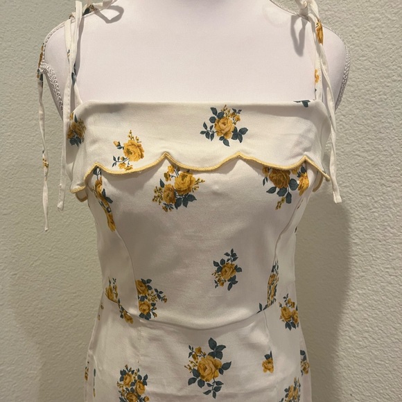 Trixxi White Dress with Yellow Rose and Green Leaf Print. NEW - Picture 4 of 4